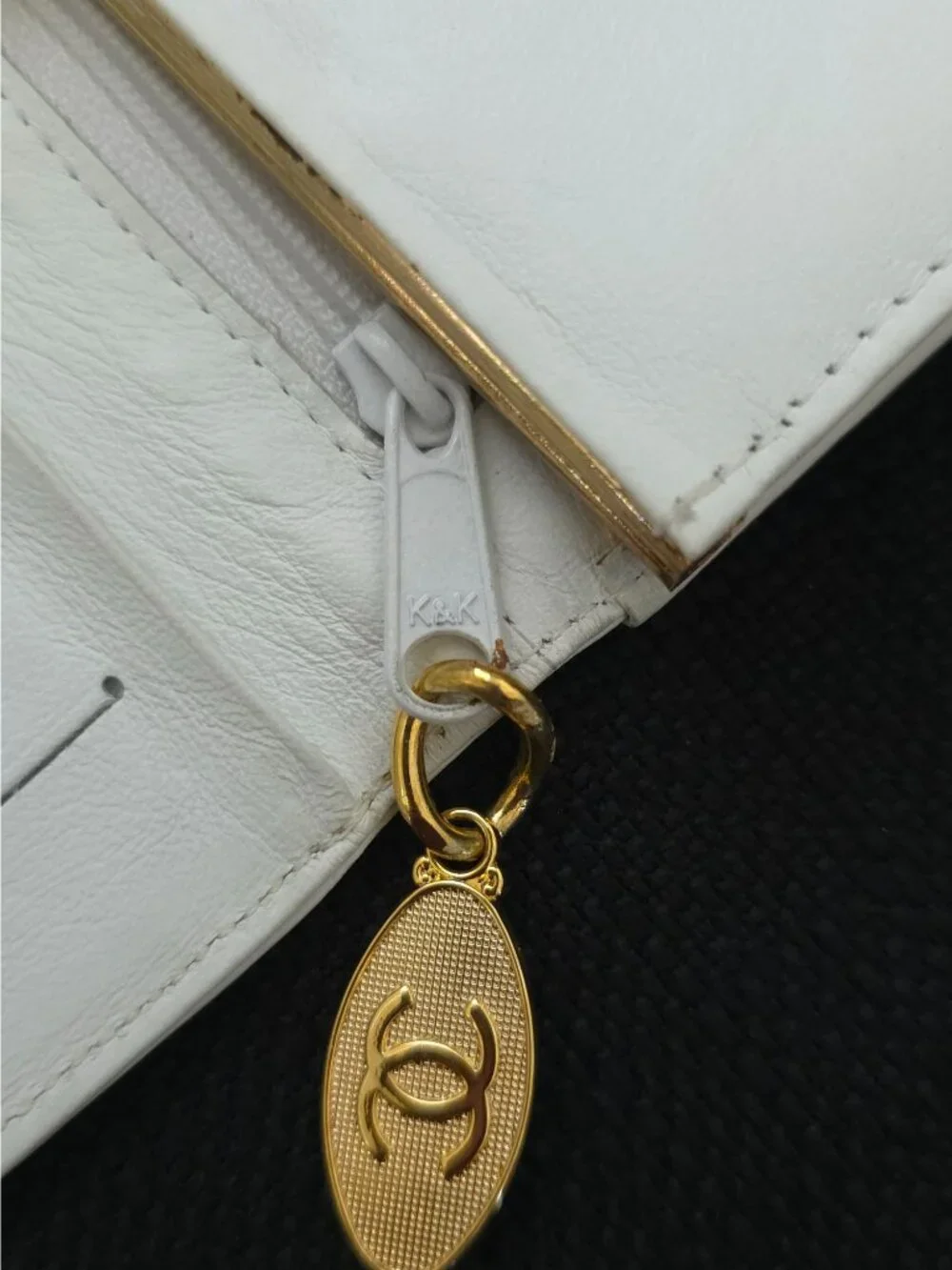Vintage Chanel White Caviar Leather Bifold Clutch Wallet CC Logo - Picture 11 of 11